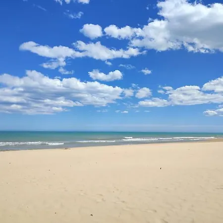 50meters 2 Bedrooms L Ug Parking L Ac L Wifi *